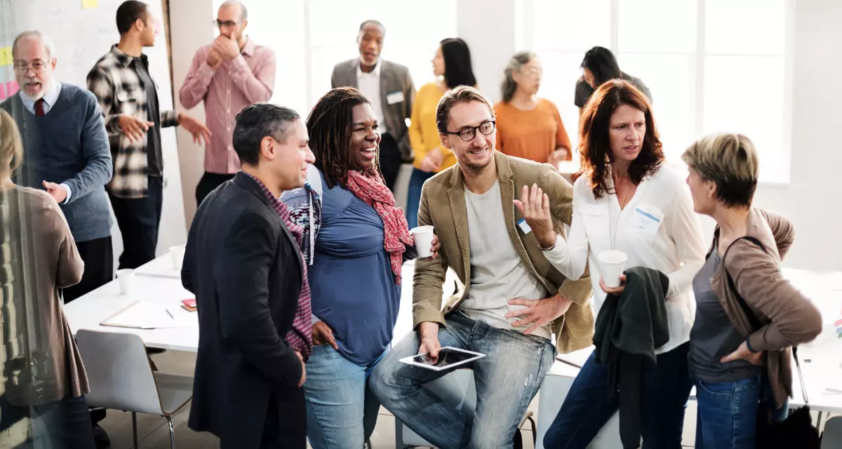 Seminargruppe. Foto: Adobe Stock | rawpixel.com zu den Angeboten für Erwachsene. Foto: Seminargruppe. Quelle: Adobe Stock | rawpixel.com