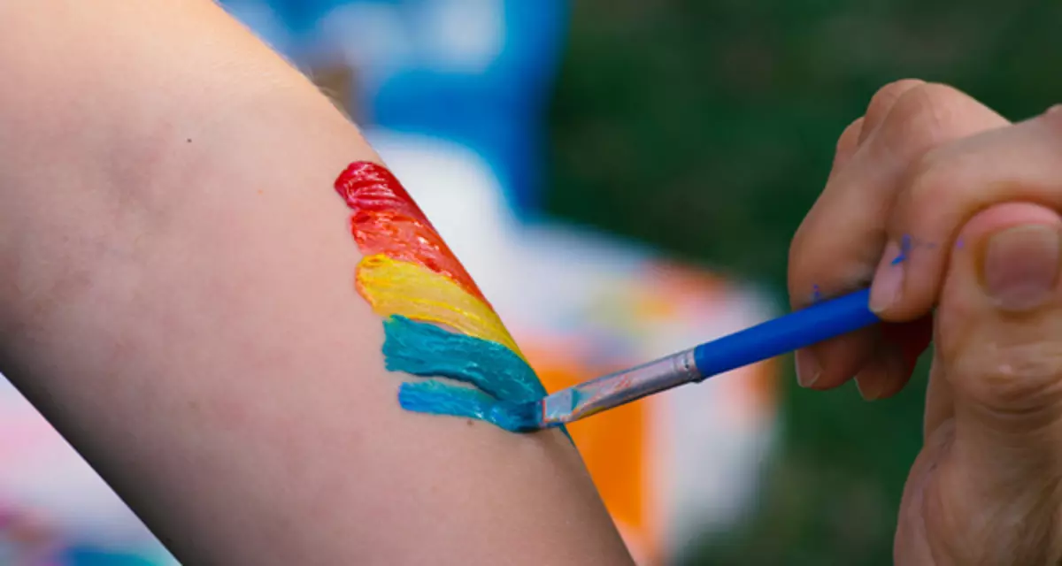 zur Seite: Aktionsfonds Reflex. Foto: unsplash | Melvin Thambi Bunte Hautfarben. Quelle: Photo by Melvin Thambi on Unsplash.com.